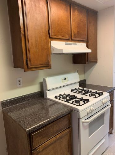 238 13th St, San Bernardino, CA 92405-4875