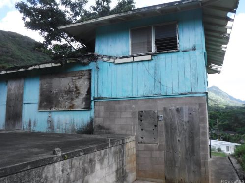 3021 Holua Way, Honolulu HI  96819-2916 exterior