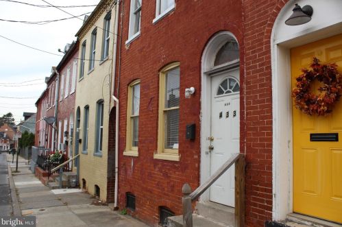 431 Strawberry St, Lancaster PA  17602-4464 exterior