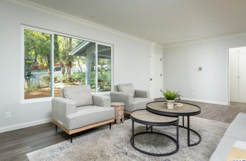 5124 Ln Crescenta Ave, Glendale CA 91214-2117 exterior