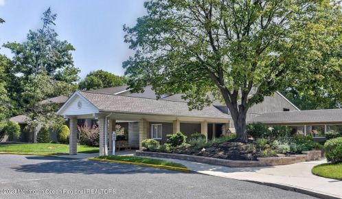 39 Lexington Ct, Tinton Falls NJ 07701-5472 exterior