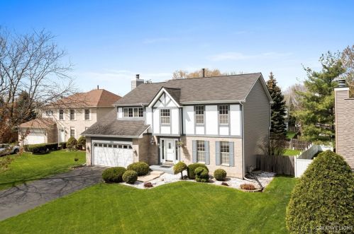 1156 Newburg Ct, Carol Stream, IL 60188-4338