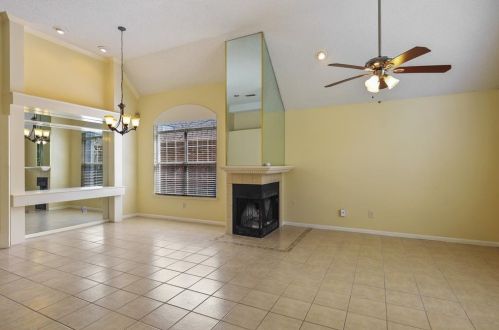 413 Red River Trl, Irving TX  75063-4524 exterior