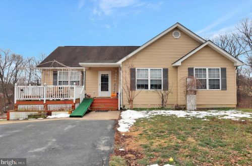 154 Baer Oak Dr, Maurertown, VA 22644-2561