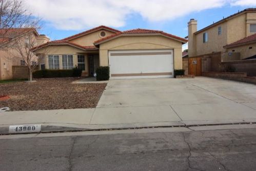 43900 Silver Bow Rd, Lancaster, CA 93535-4425