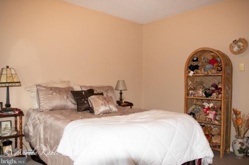 34 Mallard Ct, Charles Town WV 25414-5804 exterior