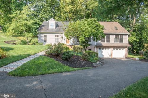 2205 Berkshire Rd, Lancaster, PA 17603-6103