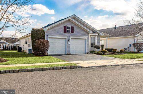 23 Harrington Dr, Columbus, NJ 08022-2368