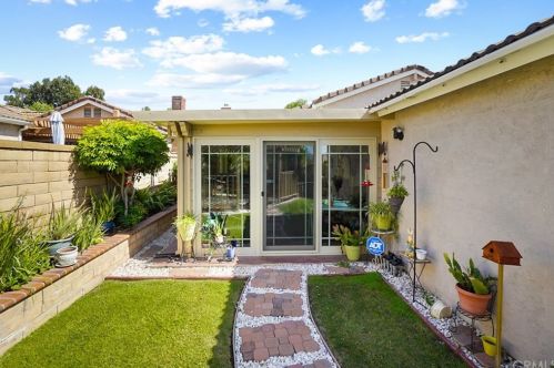 260 Brookside Ct, Anaheim CA  92808-1204 exterior