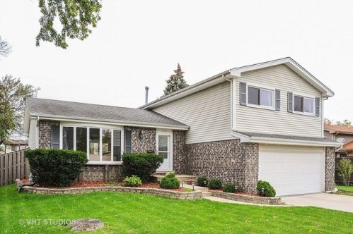 410 Walnut Ave, Wheeling IL  60090-5033 exterior
