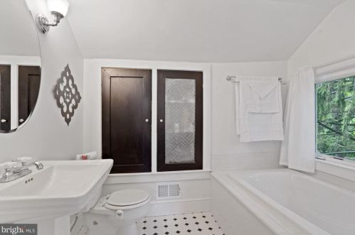 7125 Poplar Ave, Silver Spring MD 20912-4675 exterior