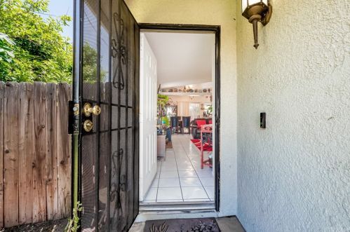 1050 Bernard Gray Ct, Colton, CA 92324-2676