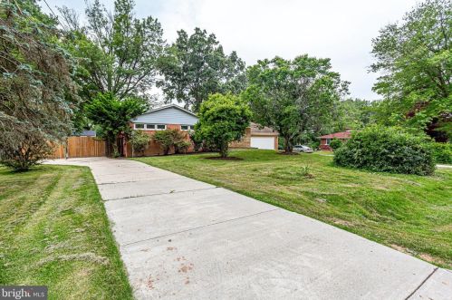 605 Marshall Manor Dr, Silver Spring, MD 20905-5618