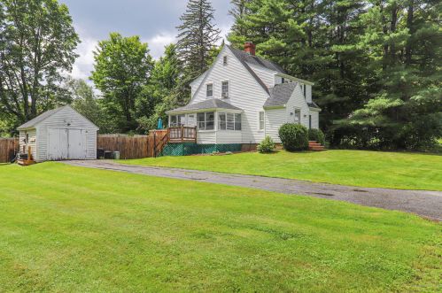 44 Bowman St, Farmingdale, ME 04344-2837