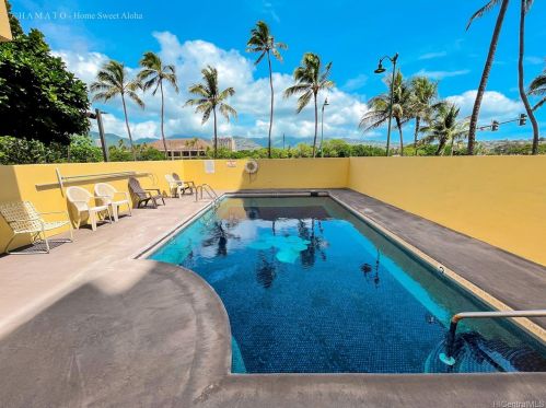 2533 Ala Wai Blvd, Honolulu HI  96815-3437 exterior