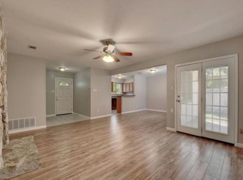 8406 Caspian Dr, Austin TX  78749-3928 exterior