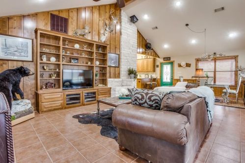 2664 Rose Hl Rd, Whitewright TX exterior