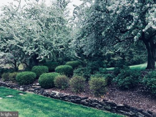 142 Bentley Ln, Lancaster PA  17603-6204 exterior