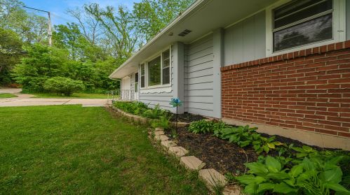 3005 Oak Grove Ln, Rockford, IL 61108-1727