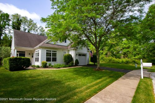 70 Wisteria Ct, Holmdel Village, NJ 07733-2903