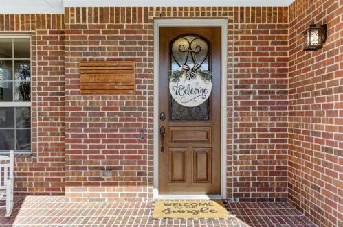 1625 Falconet Ct, Carrollton TX  75010-2030 exterior