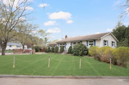 5 Cindy Ln, Coventry, RI 02816-8826