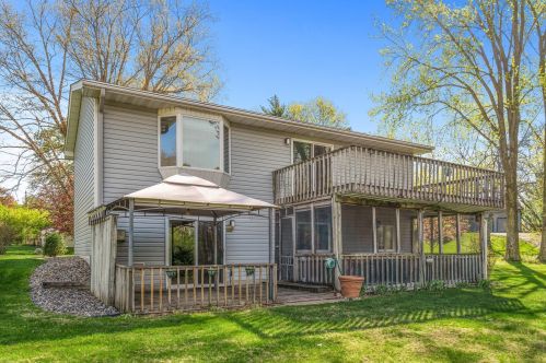2242 Grospoint Ave, Saint Paul MN  55128-4402 exterior