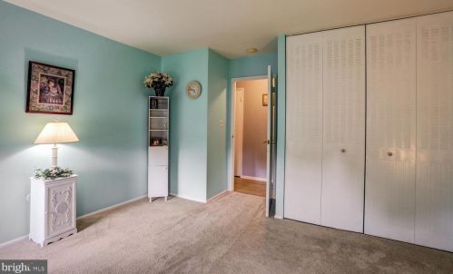 33 Valleybrook Dr, Lancaster PA  17601-4612 exterior