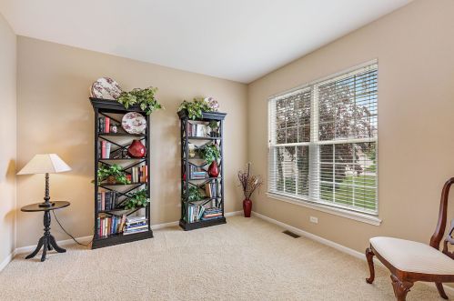 768 Woodfern Dr, Pingree Grove, IL 60140-9153