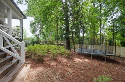 4800 Huntley Dr, Atlanta GA  30342-2732 exterior