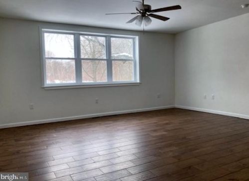 6802 Henry Ave, Philadelphia, PA 19128-1522