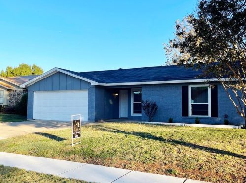 6425 Meadowlark Ln, Fort Worth TX  76148-1733 exterior
