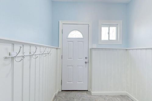 24 Flanders St, Providence, RI 02919-3675