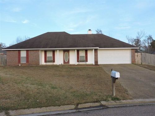 674 Falcon Ln, Florence, MS 39073-8152