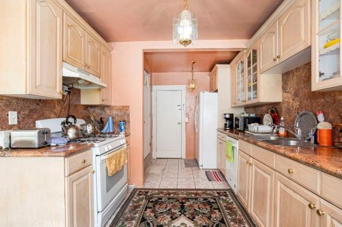 341 Chevy Chase Dr, Glendale CA  91205-4440 exterior