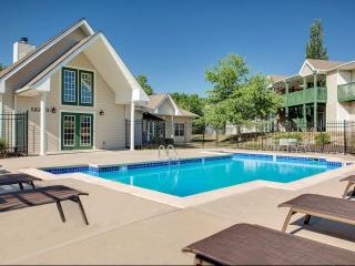 12230 Strang Line Ct, Olathe KS  66062-5268 exterior