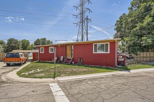 5250 53 Ave, Arvada CO  80002-4015 exterior