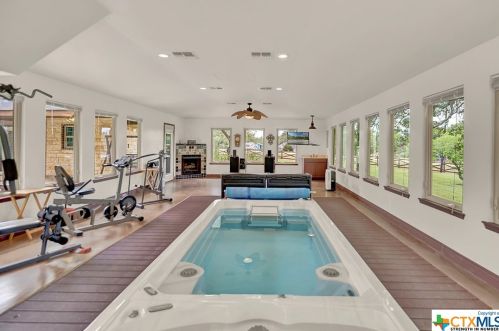 103 Misty Bnd, Floresville, TX 78114-9383