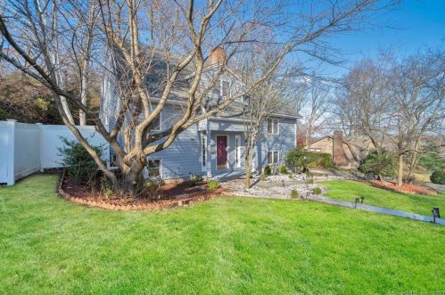 219 Robinwood Rd, Waterbury, CT 06708-2467