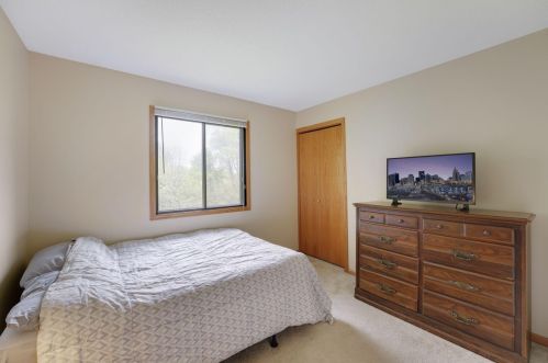 3235 Dodd Ln, Saint Paul MN 55121-2305 exterior