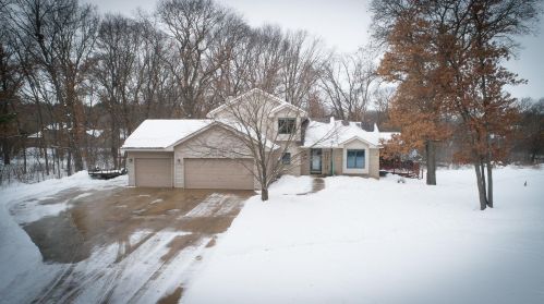 3225 Ten Oaks St, Spectacle Lake, MN 55008-3811