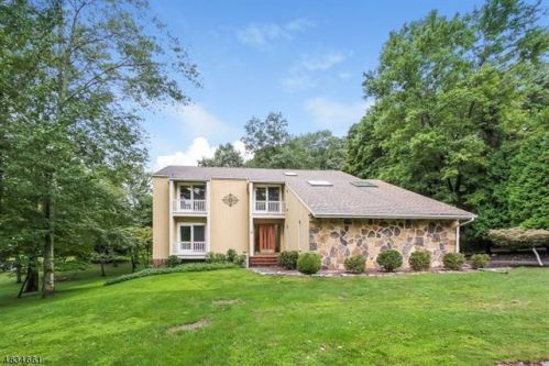 3 Buckingham Ct, Annandale, NJ 08801-3301