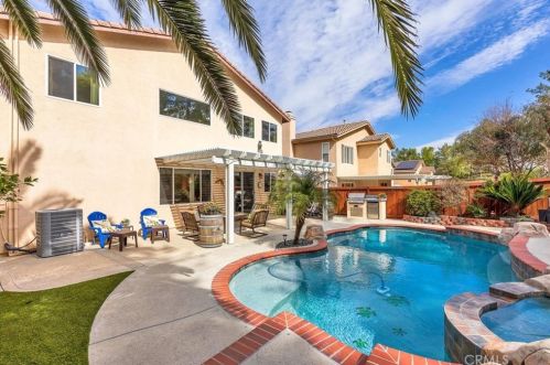 31045 Oakhill Dr, Temecula, CA 92591-3958