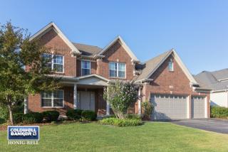 702 Arrowhead Dr, Plattville, IL 60560-1871
