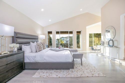815 Moorside Dr, Glendale CA  91207-1135 exterior