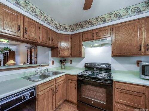 11885 Kepner Dr, Aurora CO 80012-3284 exterior