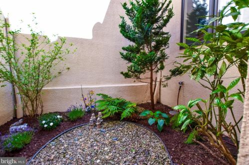 343 Sayre Dr, Princeton NJ  08540-5839 exterior