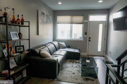 2166 Gordon St, Philadelphia PA  19125-2012 exterior