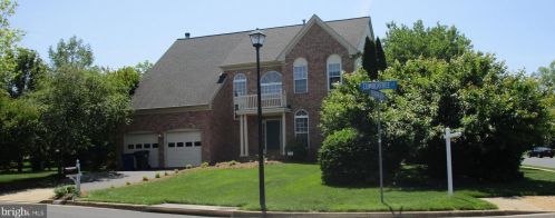 7700 Cumbertree Ct, Springfield, VA 22153-2165