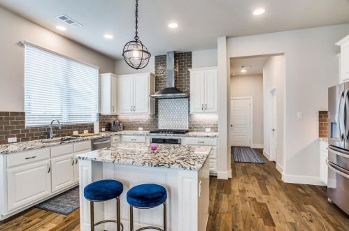 401 Templeton Dr, Fort Worth TX  76107-2252 exterior